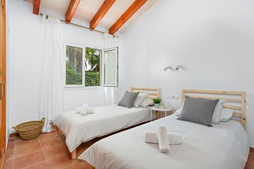 Postel nebo postele na pokoji v ubytování Villa Menorca Sirio by Mauter Villas