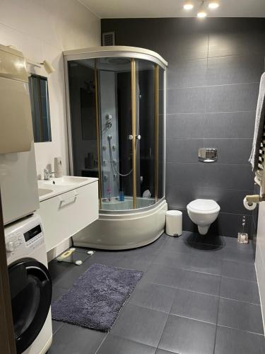 Phòng tắm tại Apartament Rodzinny Ostrowiec Św