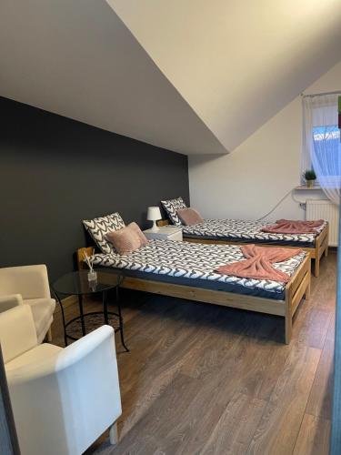 Giường trong phòng chung tại Apartament Rodzinny Ostrowiec Św