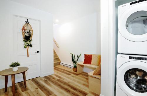 a laundry room with a washer and dryer at 13 Chemin des Cascades in Stoneham