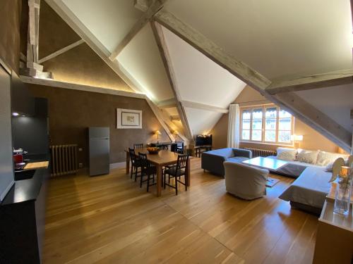 Demeure Saint Louis Historic manor, air-conditioned, free private parking, City 700m, WIFI, view