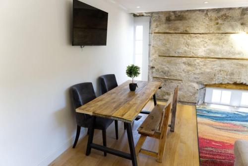 a dining room with a wooden table and chairs at Stunning & unique apt in Culross in Culross