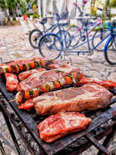 a row of meat and vegetables on a grill at La Casita Inn Bustamante in Bustamante