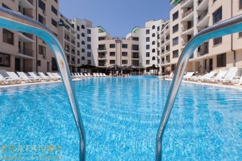 Bazén v ubytování Vacation Apartment at Sunny Beach nebo v jeho okolí