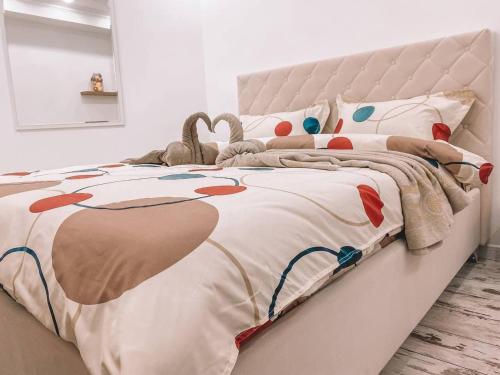 Llit o llits en una habitació de Sparkling Apartment