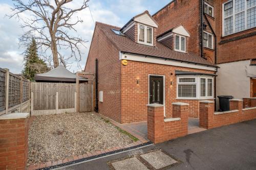 Gallery image of Luxury House with Garden by Damask Homes in Ilford