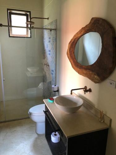 a bathroom with a sink and a toilet and a mirror at Fincas Panaca Jagüey 18 in Quimbaya