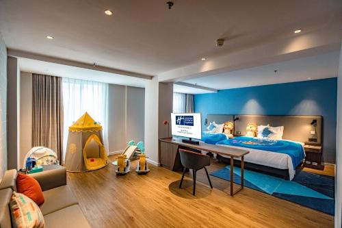 Ένα ή περισσότερα κρεβάτια σε δωμάτιο στο Holiday Inn Express Shantou City Center by IHG