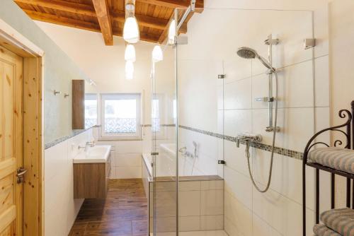 Haus am Waldpark tesisinde bir banyo