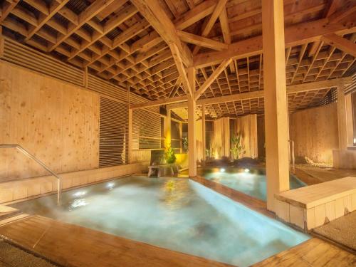 Bazén v ubytování Ooedo Onsen Monogatari Unazuki Grand Hotel nebo v jeho okolí
