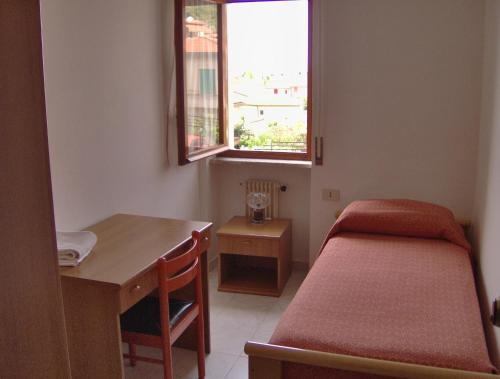 Ένα ή περισσότερα κρεβάτια σε δωμάτιο στο Hotel Svizzero