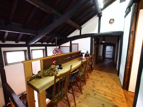 a dining room with a long table and chairs at ヒルズハウスセカンド in Tokoname