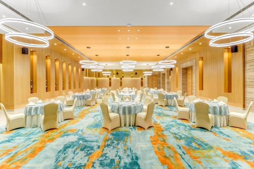 a conference room with tables and chairs on a rug at Lemon Tree Premier, Bhubaneswar in Bhubaneshwar
