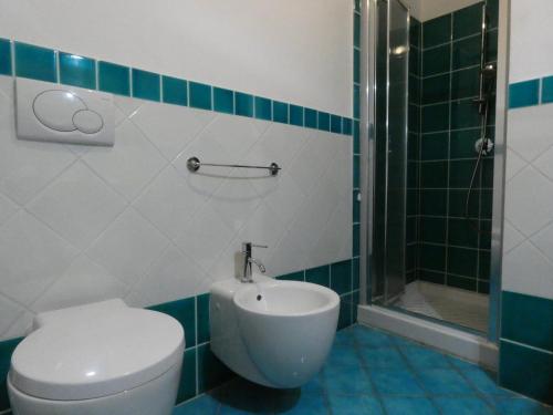 a bathroom with a toilet and a shower at B&B MrCaruba in Stintino