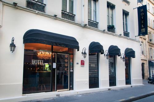 a store front with a window and a building at Hôtel Petit Saint-Honoré in Paris