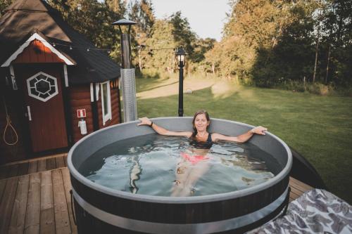 a woman in a hot tub in a backyard at The Mangevie in Furudal