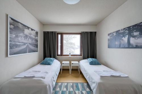 Postel nebo postele na pokoji v ubytování Kotimaailma Apartments Joensuu