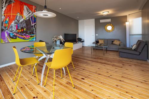 Televisyen dan/atau pusat hiburan di Apartamentos Alfonso X