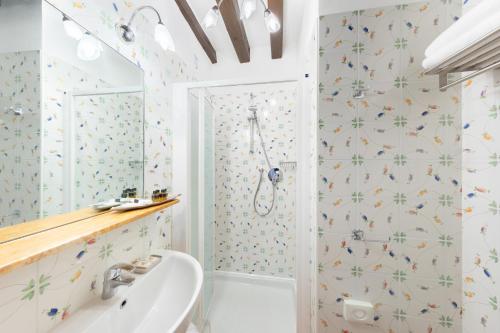 a bathroom with a shower and a sink at Spadaria San Marco Guest House in Venice