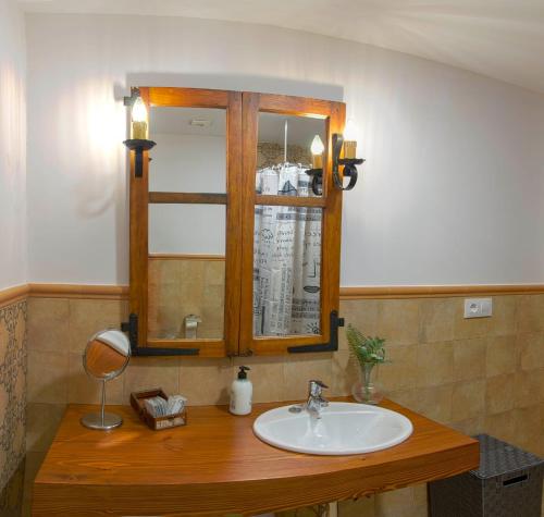 a bathroom with a sink and a mirror at Casa Busto in Valdoviño