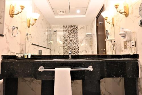 Koupelna v ubytování Crystal Plaza Al Majaz Hotel