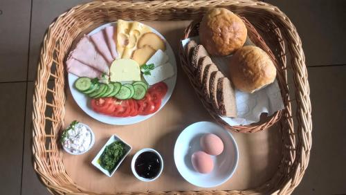 Jídlo v penzionu nebo okolí