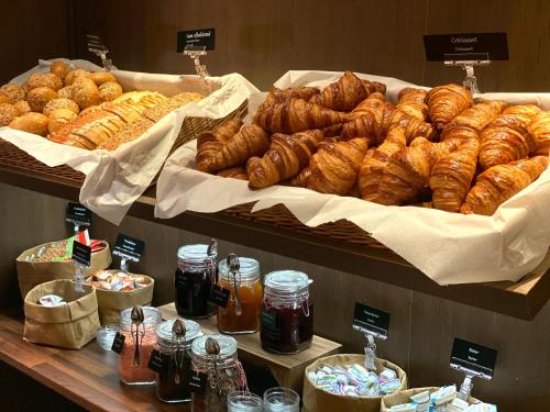 a bunch of croissants and other pastries on display at Fletcher Hotel Rotterdam-Airport in Rotterdam