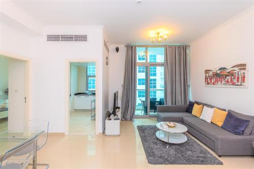 Gorgeous 1 bed with Balcony – Beach walk distance
