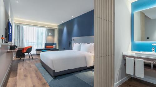 Postel nebo postele na pokoji v ubytování Holiday Inn Express Yangjiang City Center by IHG