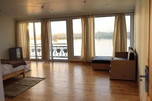 Posezení v ubytování Embrace Nile Dahabiya