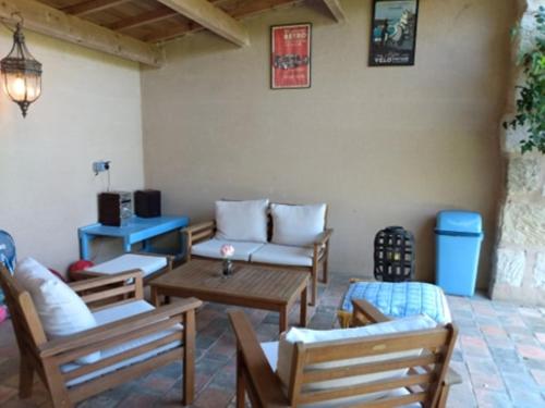 Χώρος καθιστικού στο Rose Barn - Adorable country home with private pool