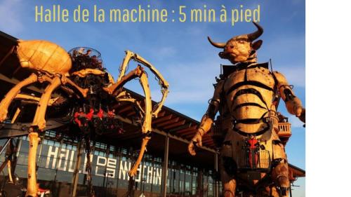 two large insects on display in front of a building at La loge du Minotaure, parking et bureaux in Toulouse