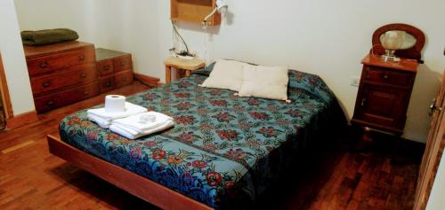 a bedroom with a bed with two towels and a dresser at Departamento Yokavil in Santa María