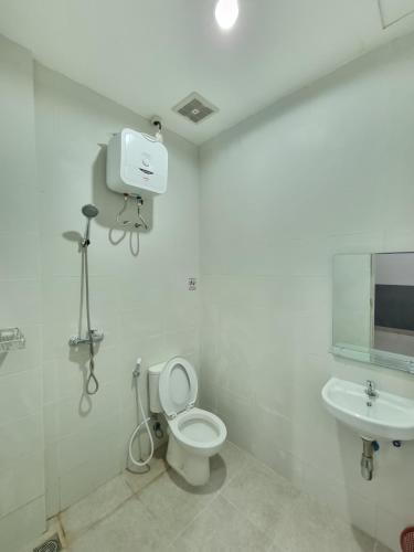 Phòng tắm tại Super OYO Capital O 90874 Millenium Inn 2
