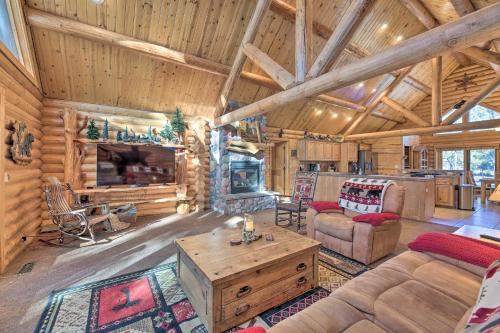 Rustic-Mod Show Low Cabin with Deck and Grill! – Photos 3