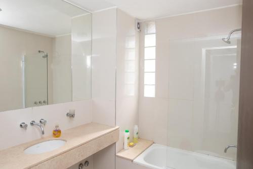 a bathroom with a tub and a sink and a shower at BriDan in Rosario