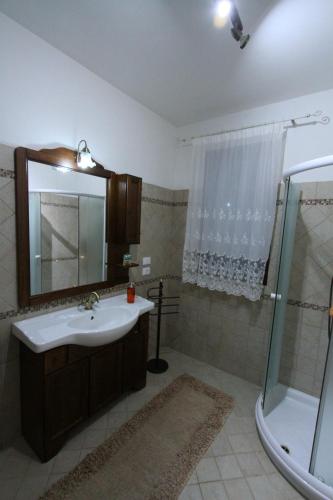 Koupelna v ubytování Villa Luisa villa con piscina e Vasca Idromassaggio vicino Otranto