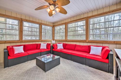 Gallery image of Family-Friendly Poconos Chalet with Fireplace in Hamlin