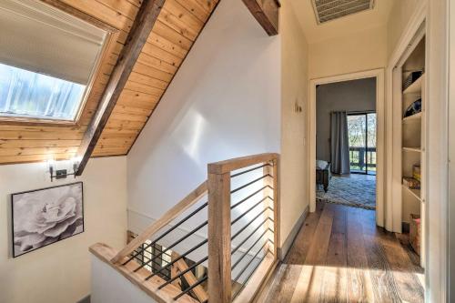 Φωτογραφία από το άλμπουμ του Modern Groveland Chalet about 25 Mi to Yosemite! σε Groveland