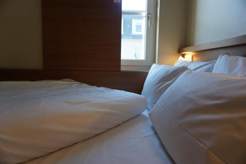Postel nebo postele na pokoji v ubytování easyHotel Berlin Hackescher Markt