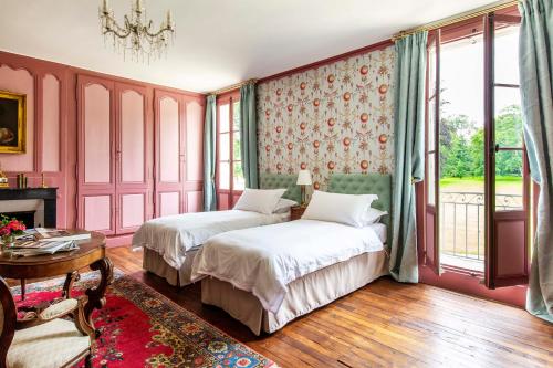 Кровать или кровати в номере Chateau de la Villedubois