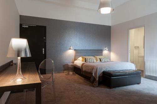 מיטה או מיטות בחדר ב-Best Western Hotel Acadie Paris Nord Villepinte