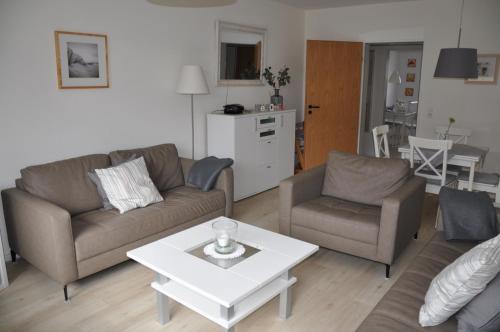 a living room with a couch and a coffee table at Haus Antonie 1. Etage in Dahme