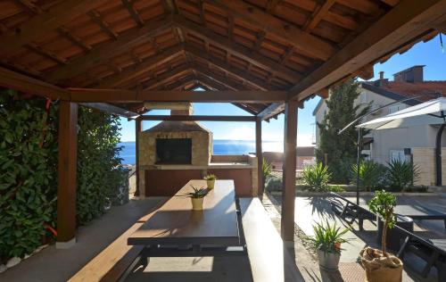 Stunning View Apartment with pool
