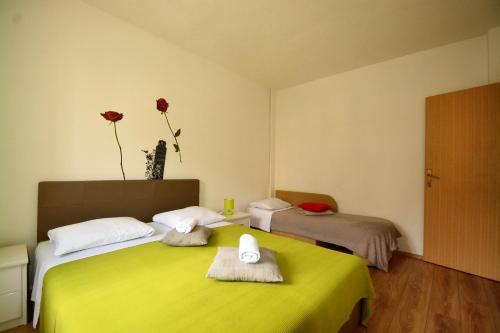 Posteľ alebo postele v izbe v ubytovaní Kala and Tina apartments