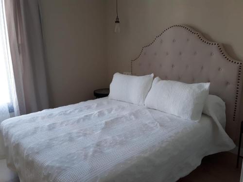 Un pat sau paturi într-o cameră la Casa La Palmera - Sólo Familias y Parejas