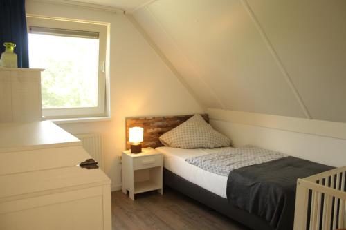 מיטה או מיטות בחדר ב-Haus am Vliet