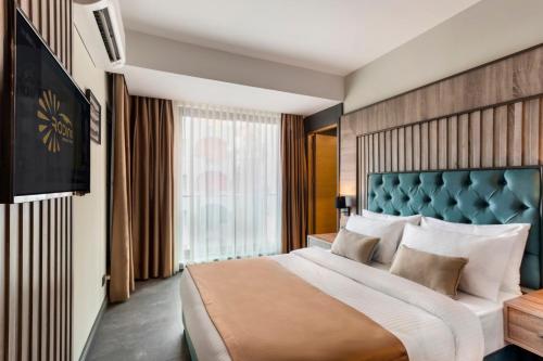Ένα ή περισσότερα κρεβάτια σε δωμάτιο στο RODINN Hotel