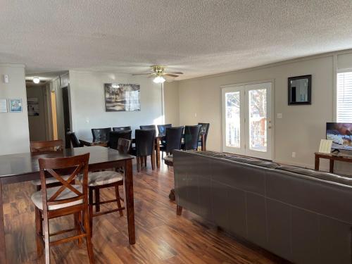 a dining room with a table and chairs at Sunset Beach Resort in Osage Beach