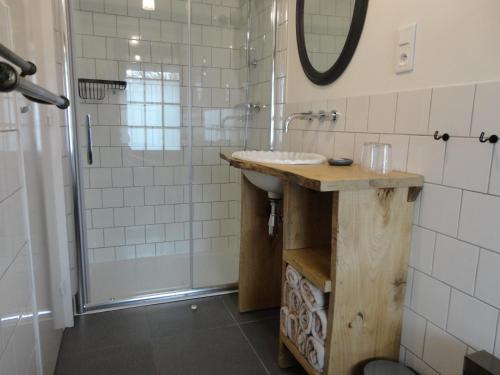 A bathroom at Le Mas Bellanger